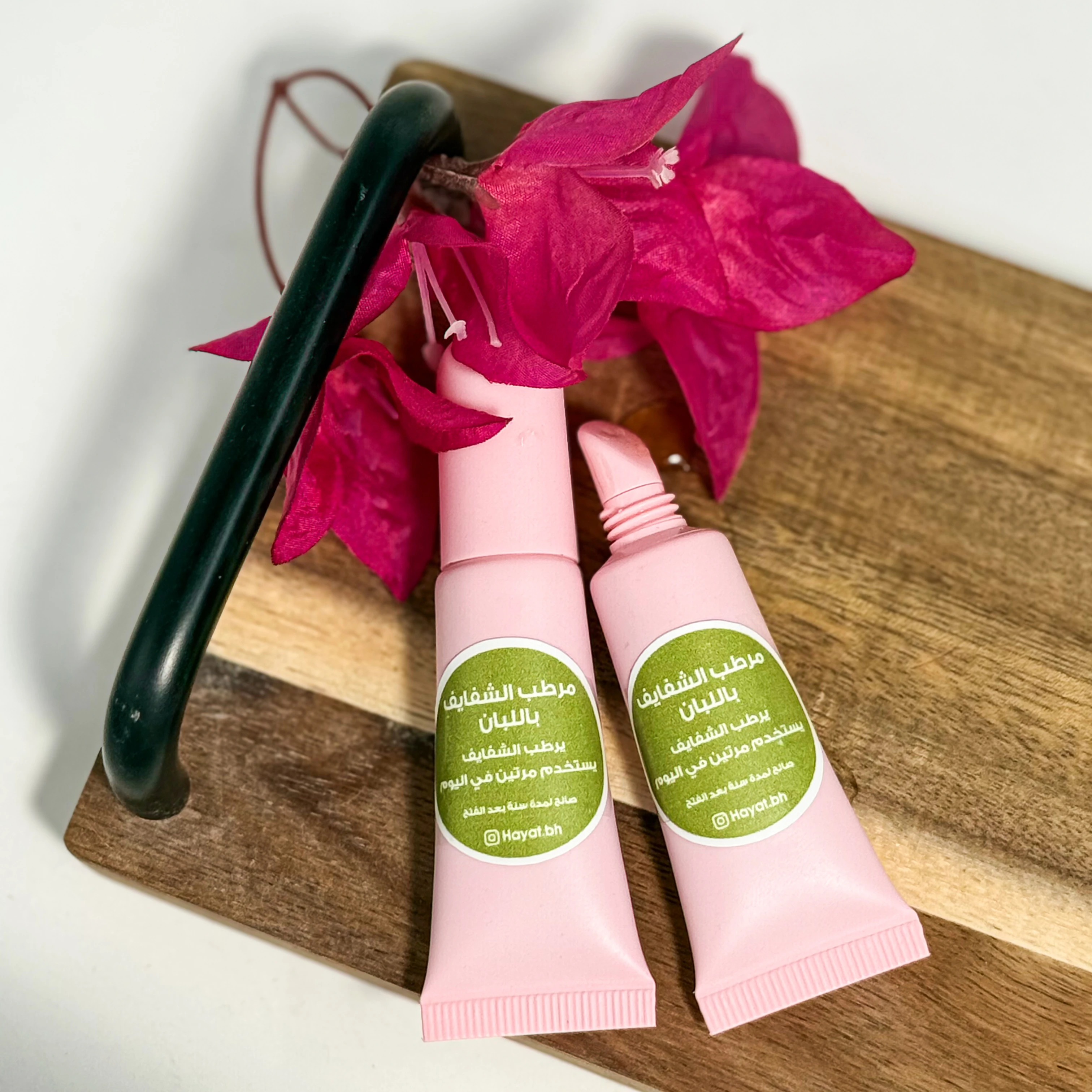 مرطب الشفايف باللبان